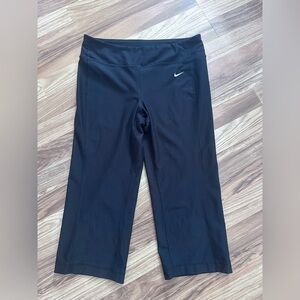 Nike Dry Fit Womens Crop Yoga Training Relaxed Fit Pants Leggings Black Sz Small